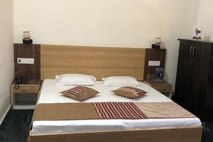 Room 4 of 20