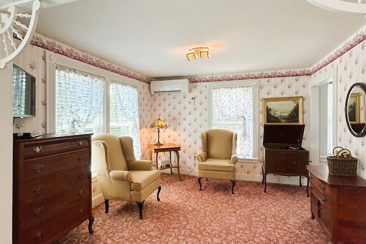 Room 9 of 26