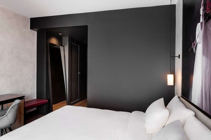 Room 15 of 103