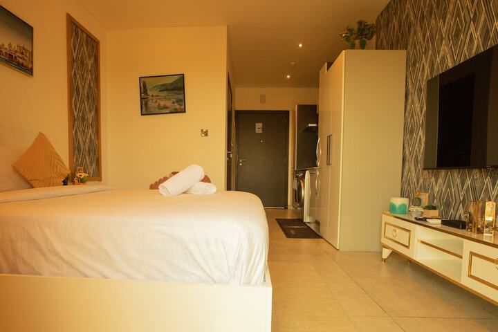 Room 52 of 136