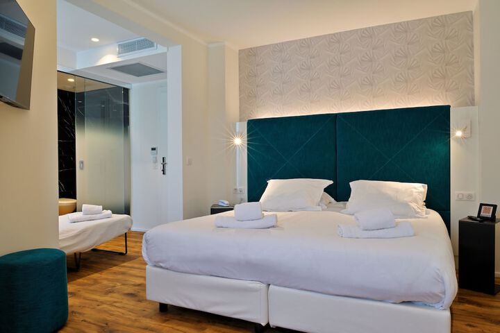 Room 3 of 62