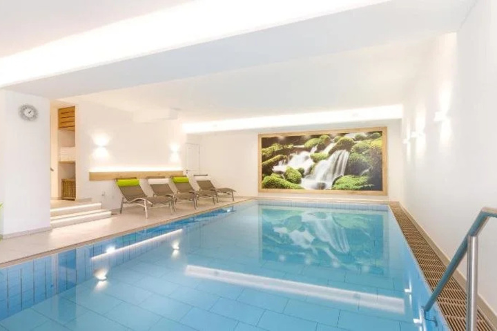 Pool 14 of 16