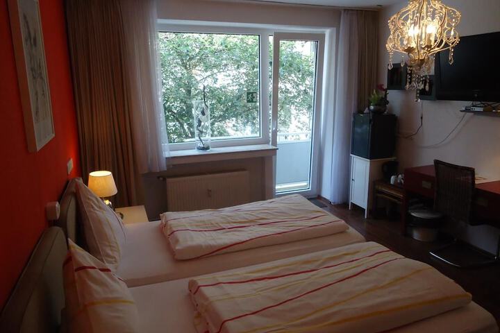 Room 6 of 17