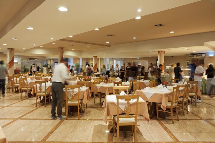 Dining 125 of 229