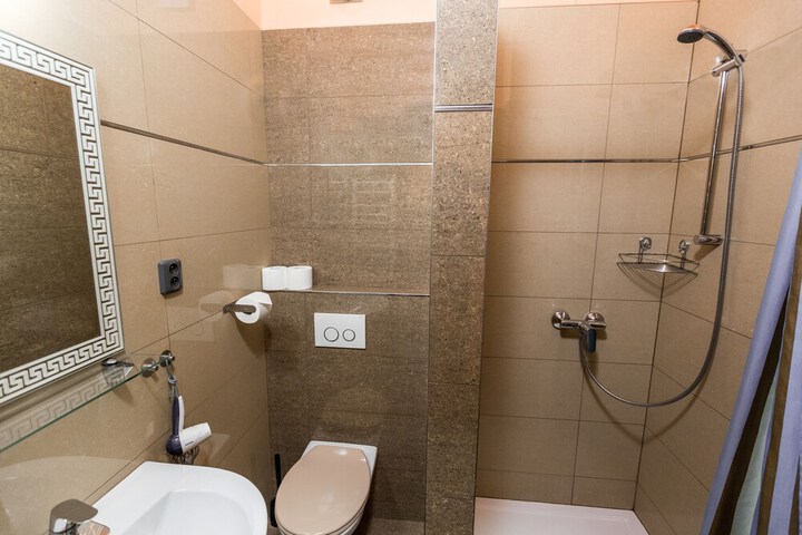 Room 52 of 61