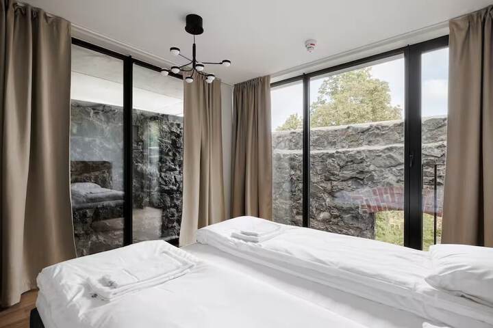 Room 21 of 162