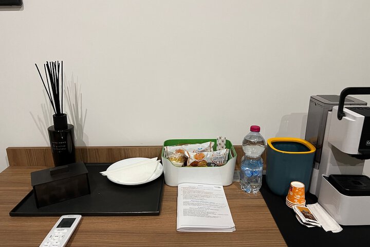 Room 3 of 28