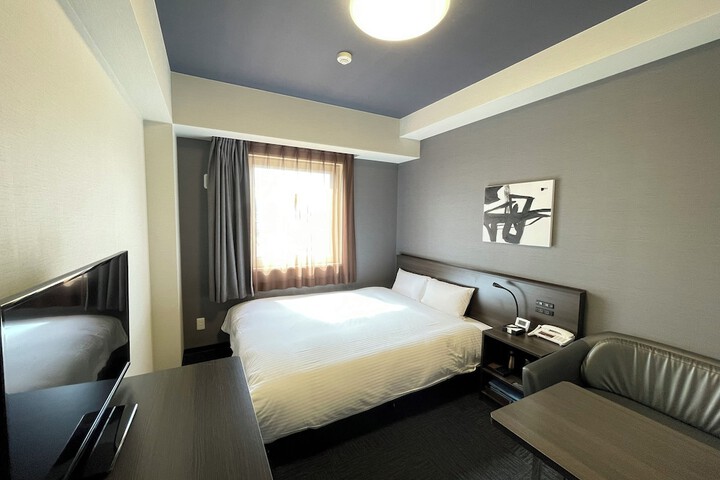 Room 4 of 20