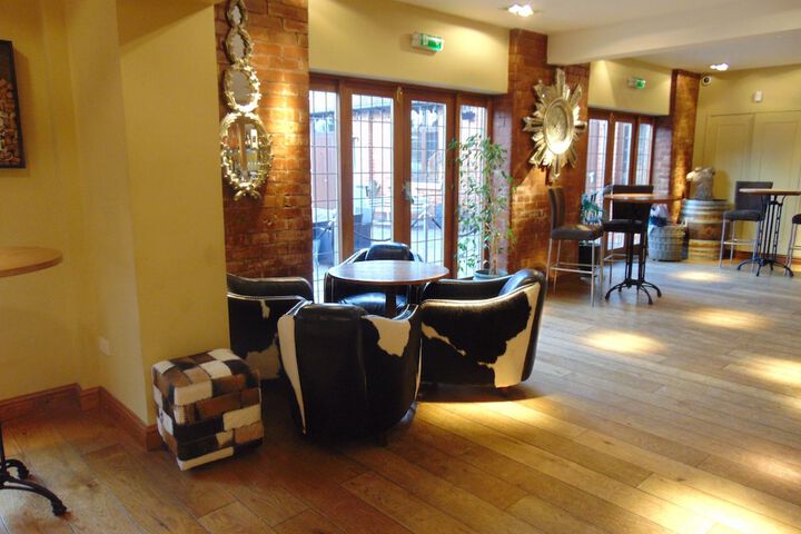 Lounge 68 of 86