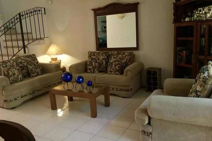 Room 5 of 9