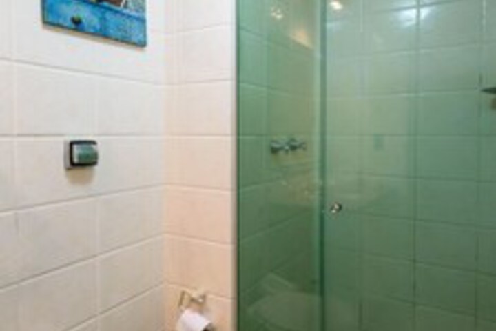 Room 4 of 33