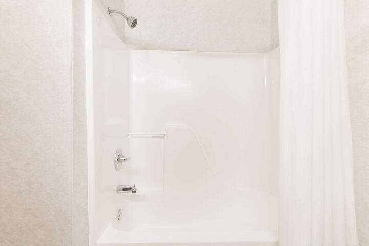 1 King Bed Premium Room (2 of 10)