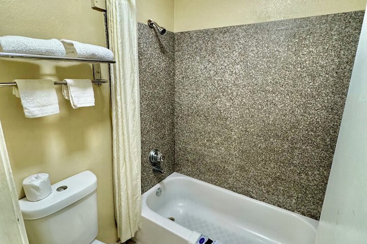 Standard Double Room 2 Queen Beds (1 of 5)
