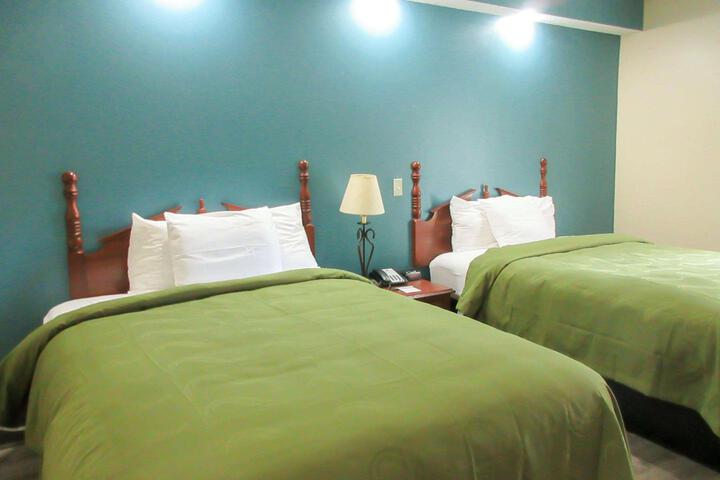 2 Queen Beds (17 of 17)