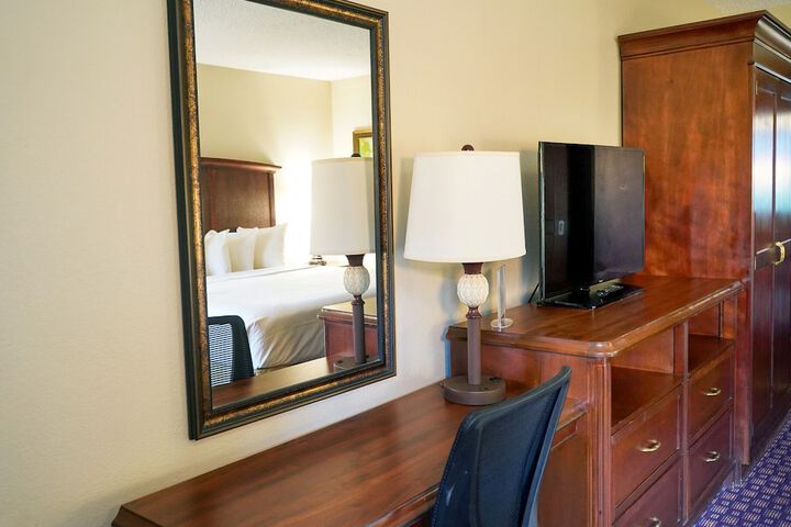 Deluxe Double Room with 2 Double Beds (3 of 17)