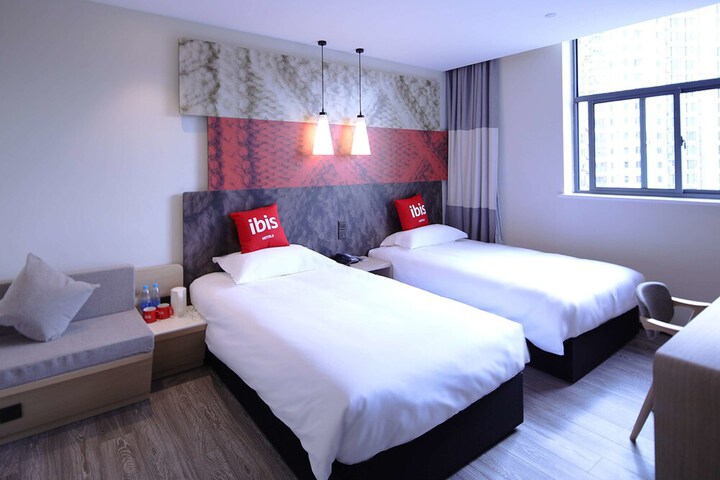 Room 42 of 86