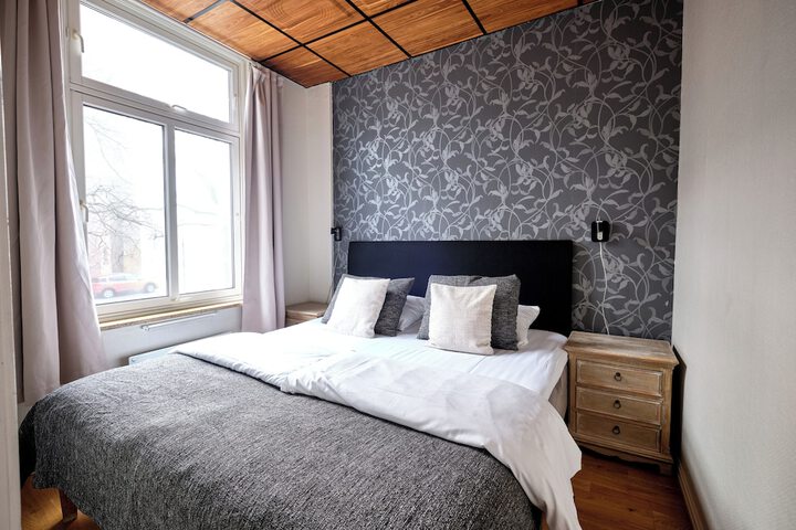 Room 8 of 38