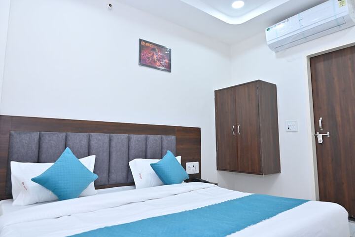 Room 13 of 31