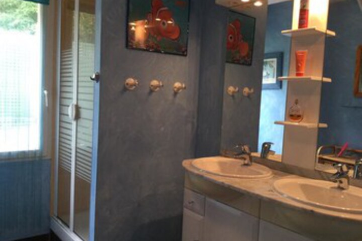Room 2 of 16