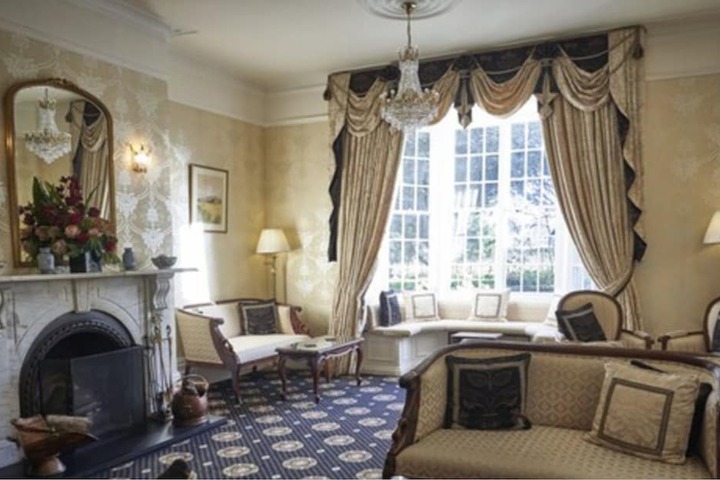 Lounge 60 of 76