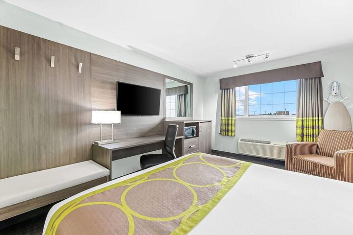 Room 16 of 40