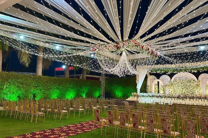 Ballroom/Hall 30 of 31