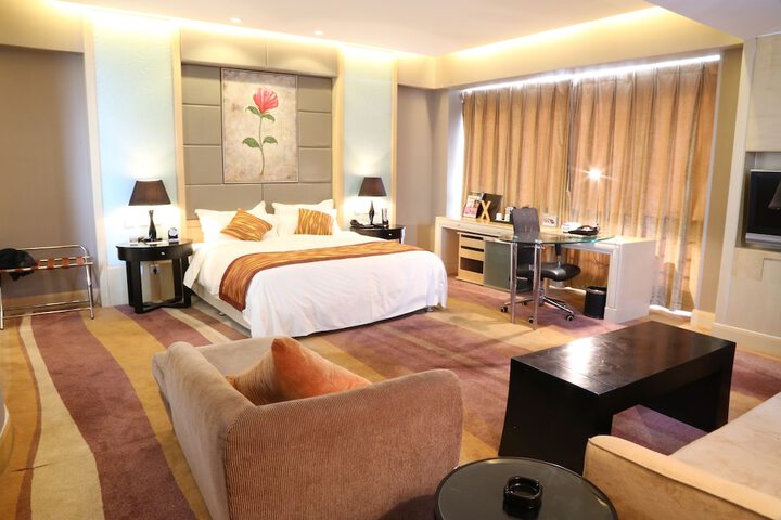 Room 13 of 35