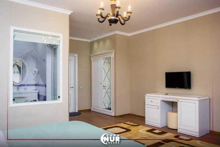 Room 5 of 16
