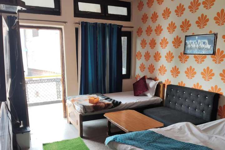 Room 11 of 20