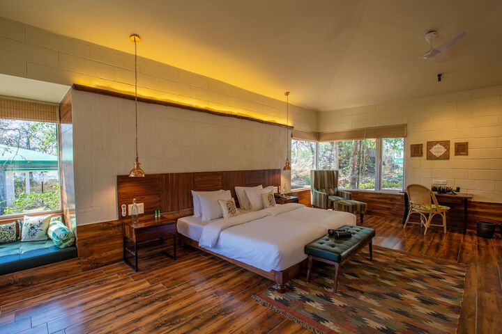 Room 4 of 16