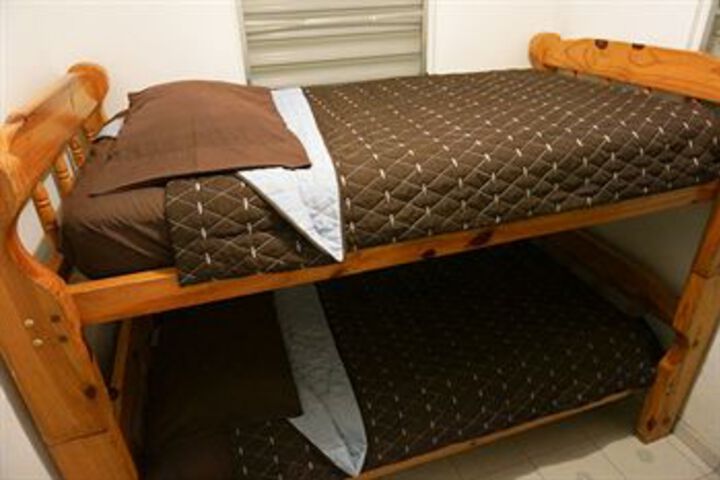 Room 4 of 6