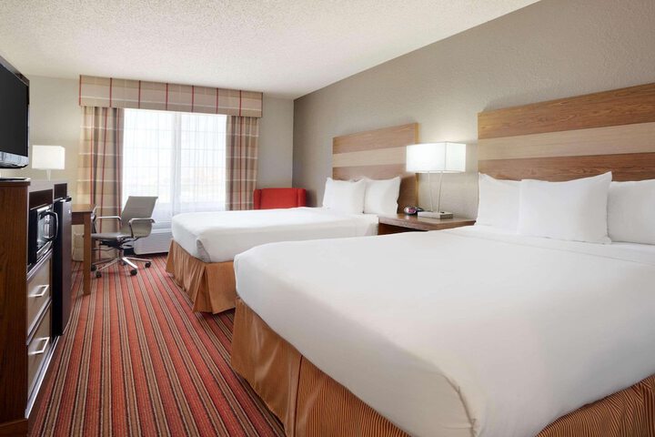 2 Queen Beds (1 of 7)