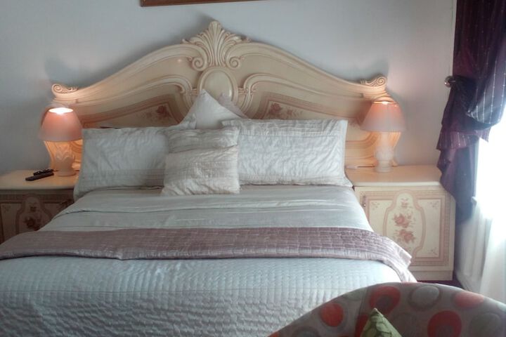 Room 4 of 158