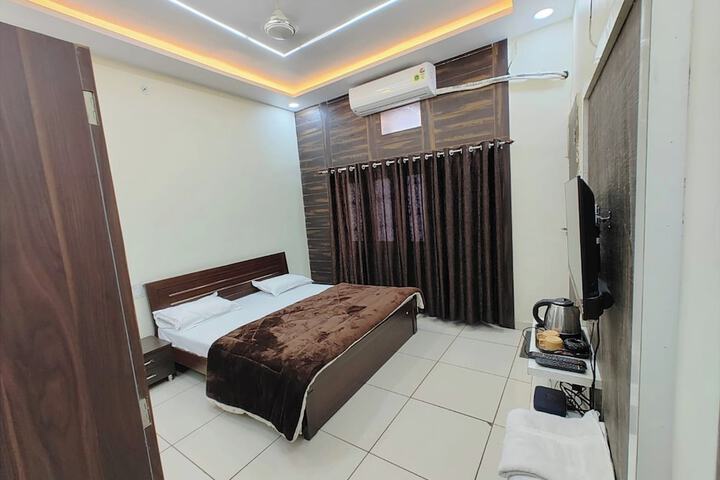 Room 14 of 17