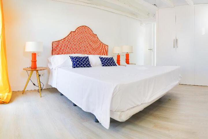 Room 4 of 9