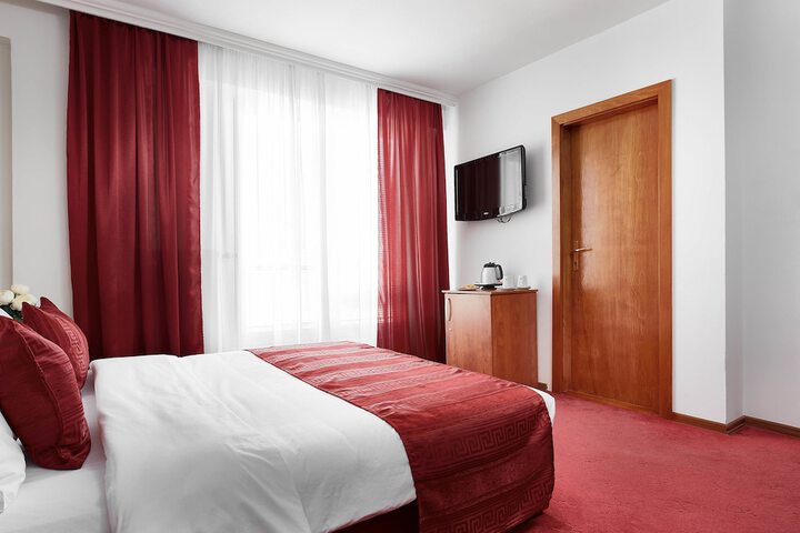 Room 9 of 20