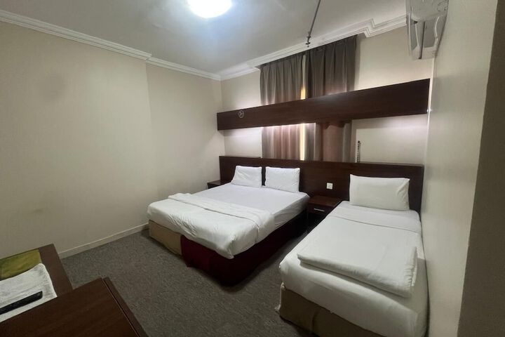 Room 10 of 15