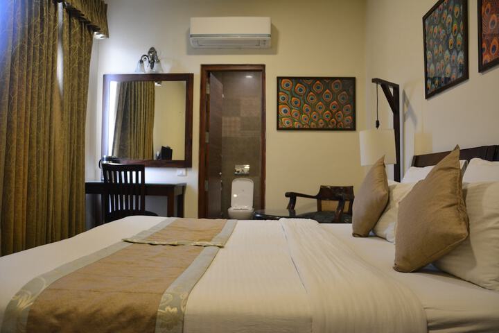 Room 5 of 38
