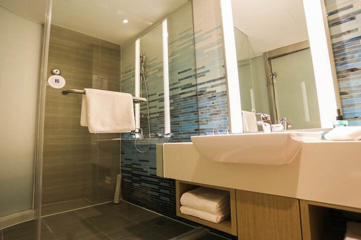 Room 15 of 25