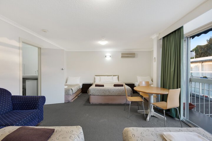 Room 17 of 52
