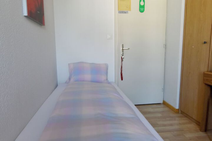 Room 11 of 42