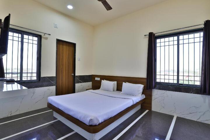 SPOT ON 37366 Hotel Mahalaxmi