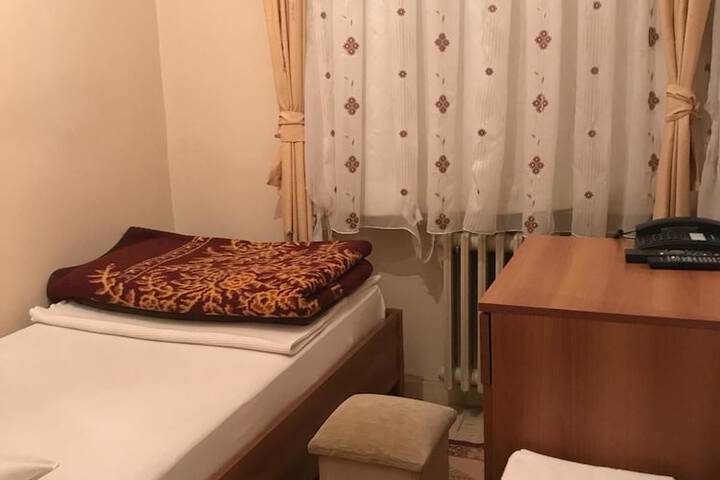 Room 6 of 15