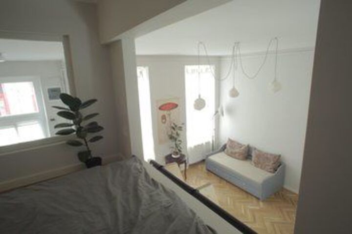 Room 12 of 20