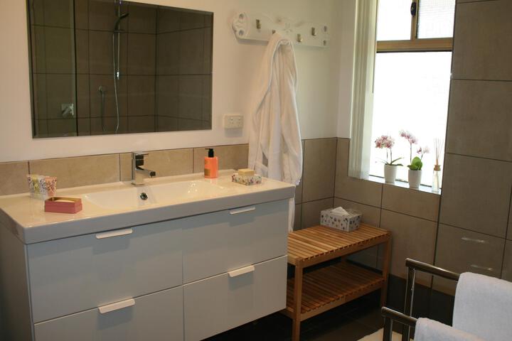 Room 2 of 6