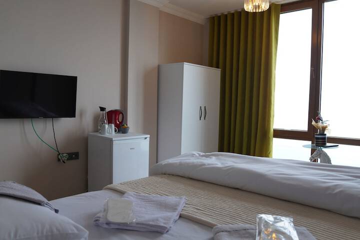 Room 16 of 40