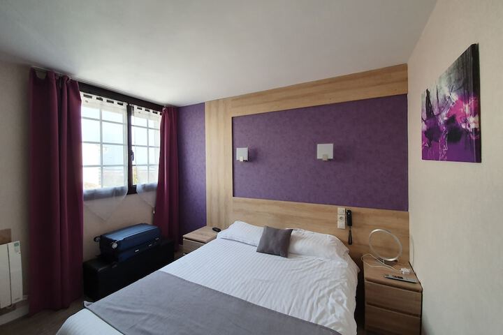 Room 11 of 40
