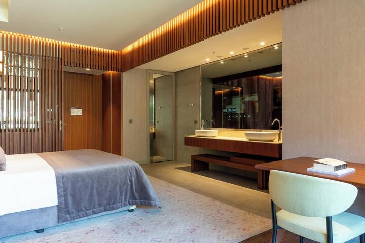 Room 27 of 81