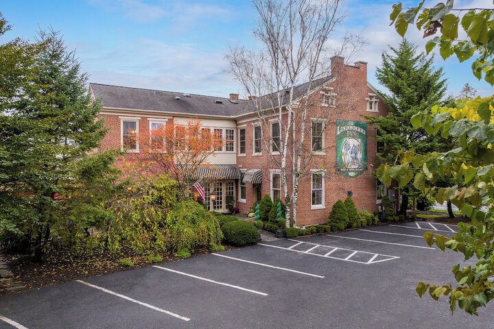 Hotel Exterior 115 of 132