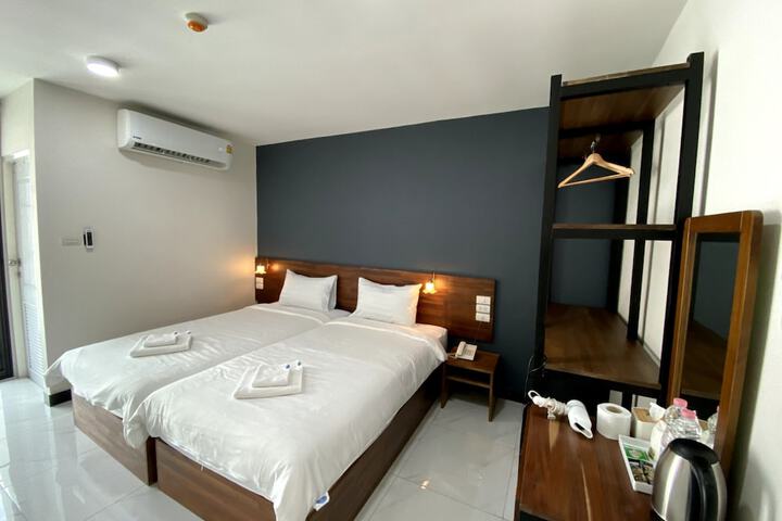 Room 9 of 29